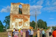 В Друе молодые добровольцы облагородили территорию вокруг руин Петропавловского храма